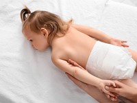 ¿Cómo la osteopatía puede aliviar el reflujo de mi bebé? 