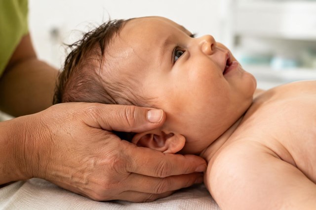 Menos infecciones de oído: osteopatía pediátrica para otitis de repetición en Vigo - Imagen 1