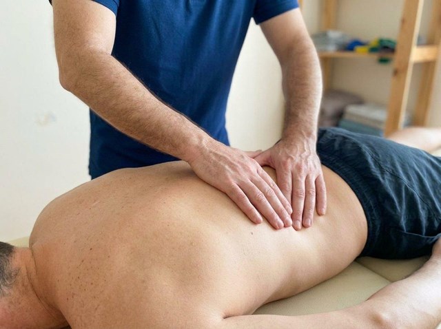 Recupere movilidad con tratamiento conservador de hernia discal cervical y lumbar en Vigo - Imagen 1