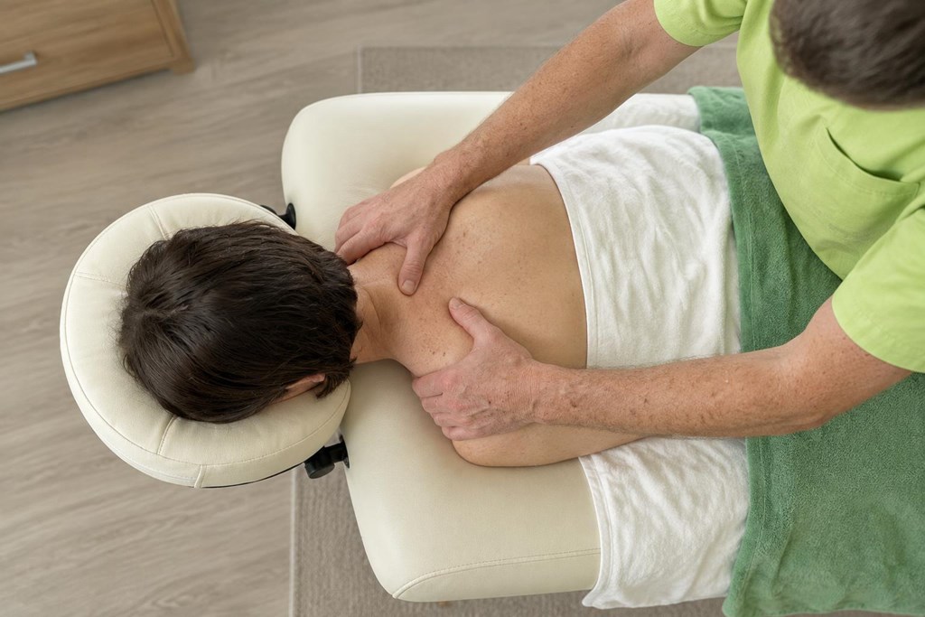Foto 1 Recupere su columna con fisioterapia para cervicalgias, tortícolis y lumbalgias en Vigo