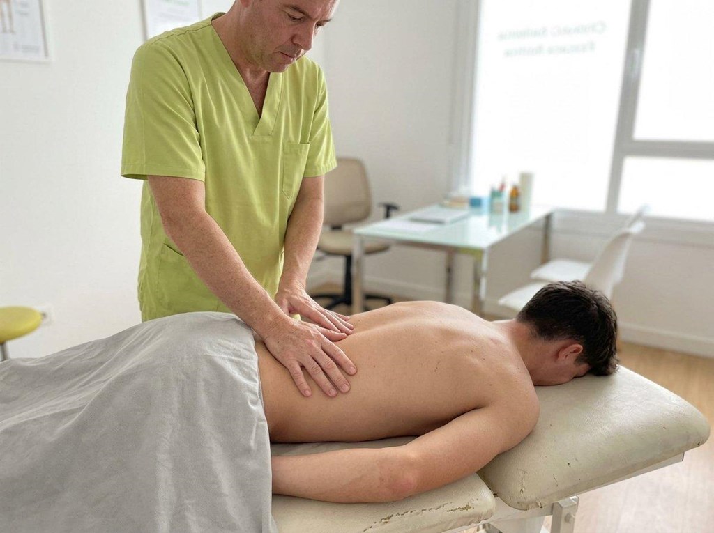 Foto 1 Recupere su movilidad con osteopatía articular para dolor de espalda en Vigo